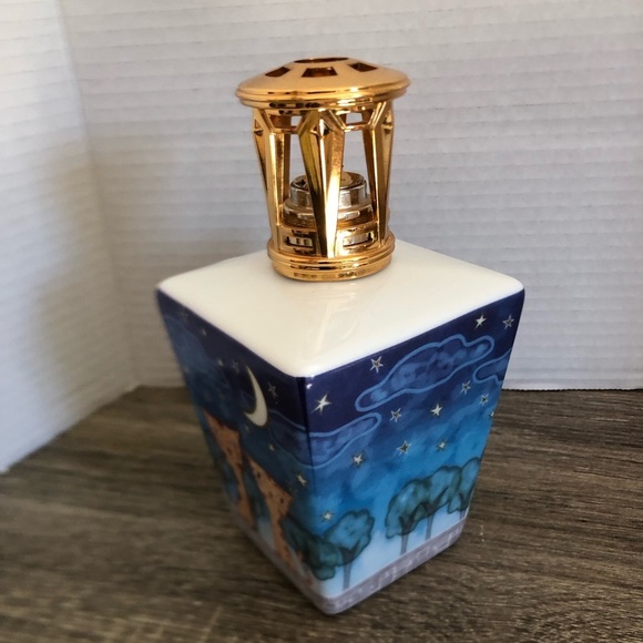 Eden Oil Diffuser with Cat Design - Picture 3 of 9